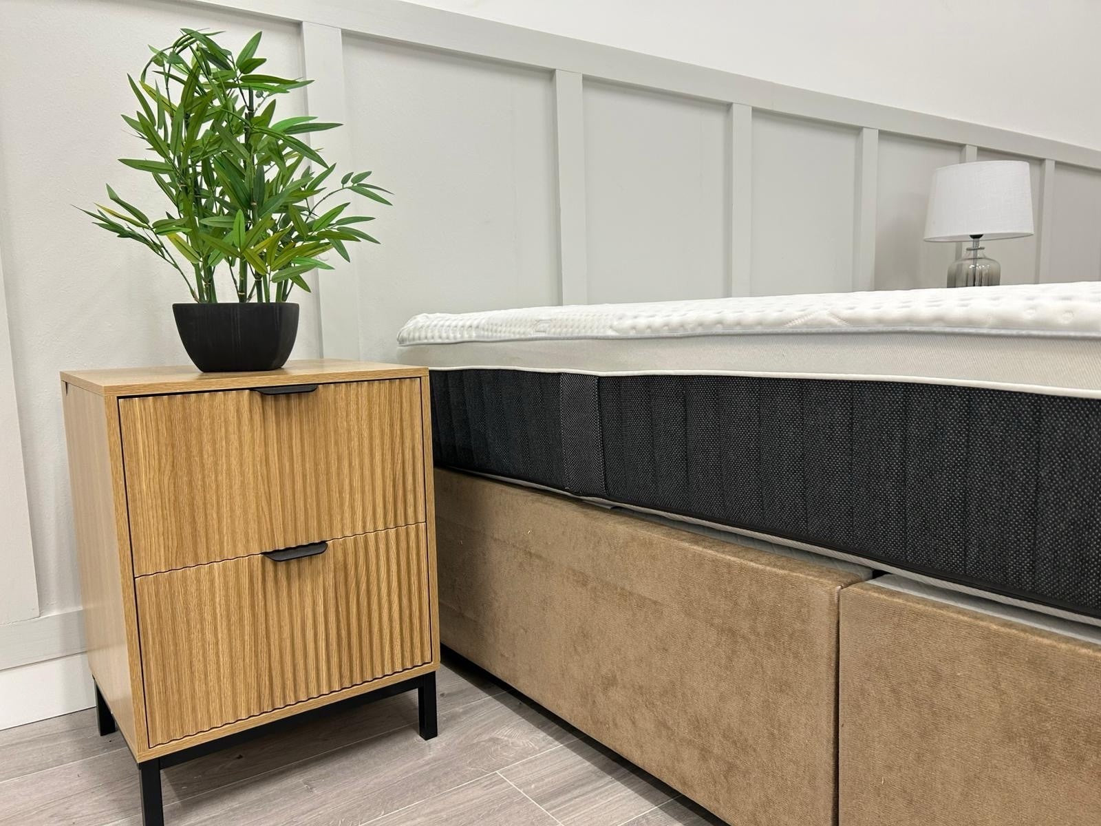 Emma Mattress Helix Hybrid Deluxe 4Ft 6 Double    RRP £1599