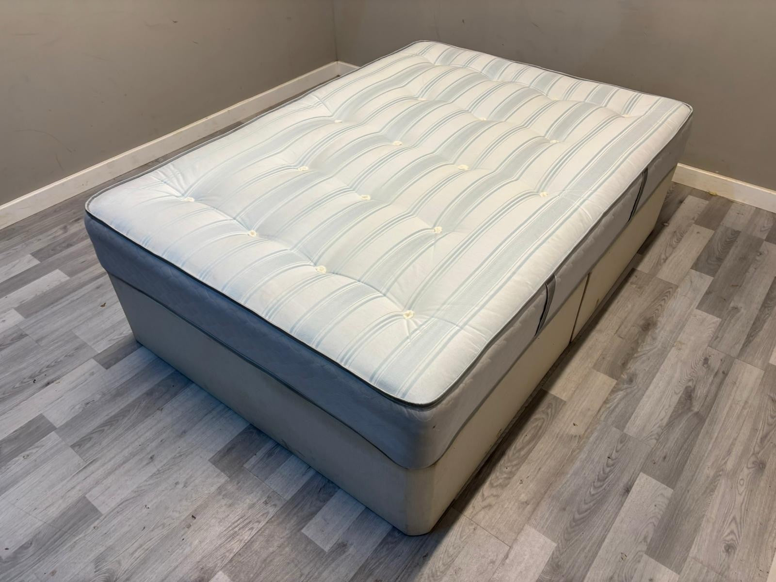 Sealy Redcliffe Backcare Extra Firm Mattress, 4FT 6 Double - RRP £999 - Home Furniture Interiors