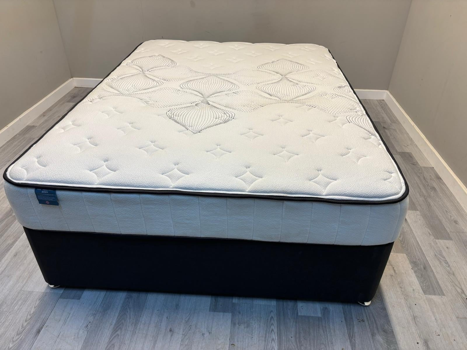 IGEL 2050i Nanotech 5FT Kingsize Mattress - RRP £1199 Firm