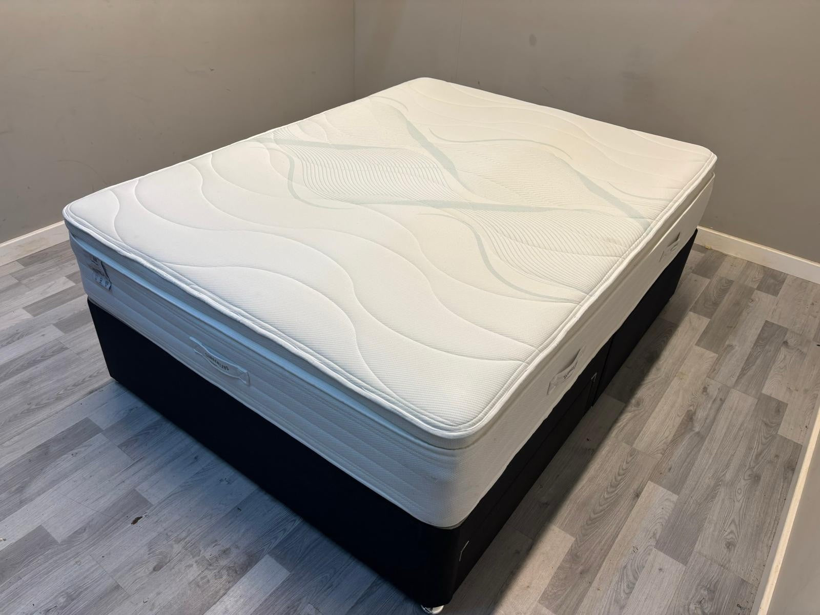 Slumberland Air 9 Memory 5ft Kingsize Mattress, Firm RRP £1249 - Home Furniture Interiors