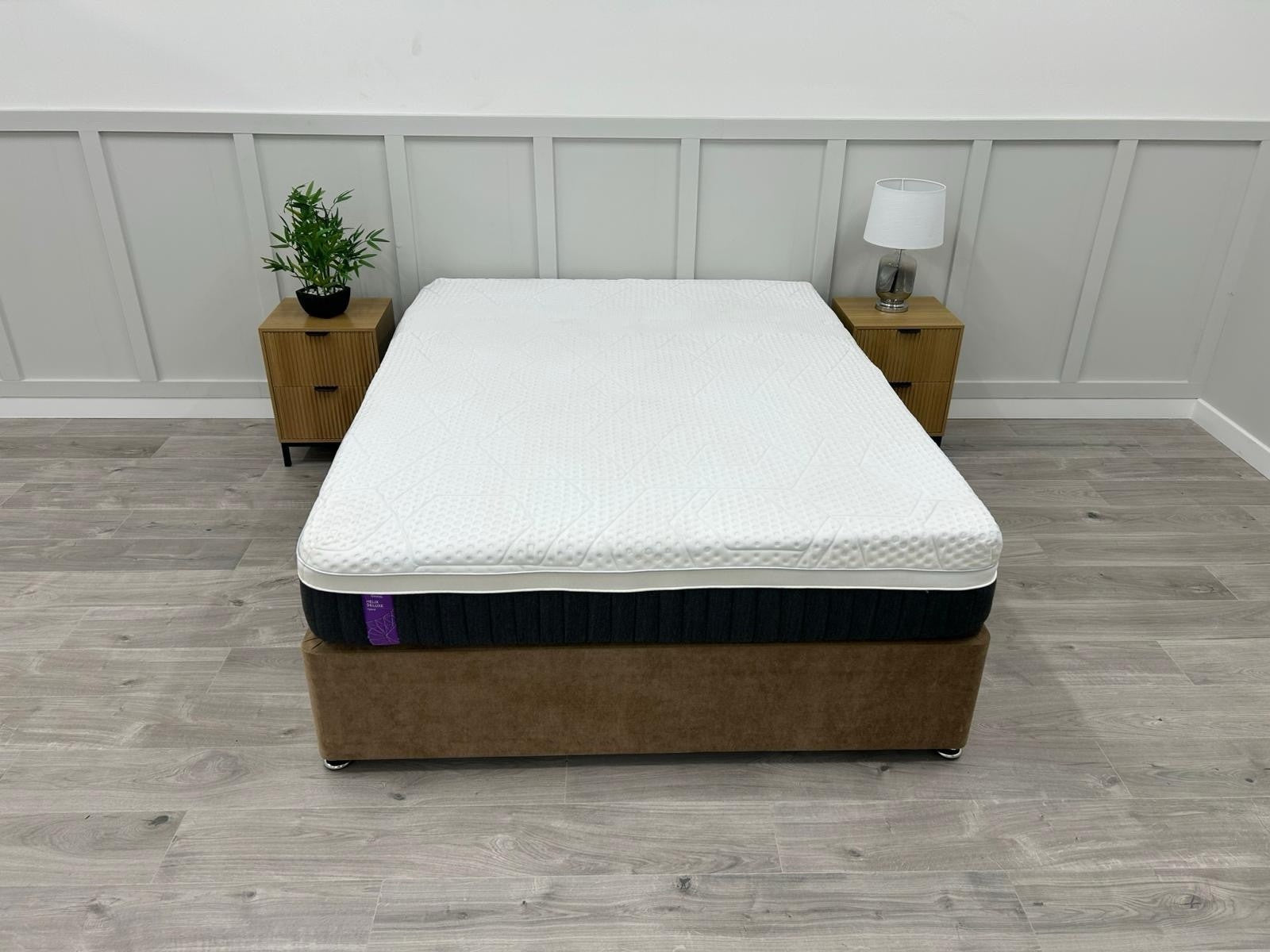 Emma Mattress Helix Hybrid Deluxe 4Ft 6 Double    RRP £1599