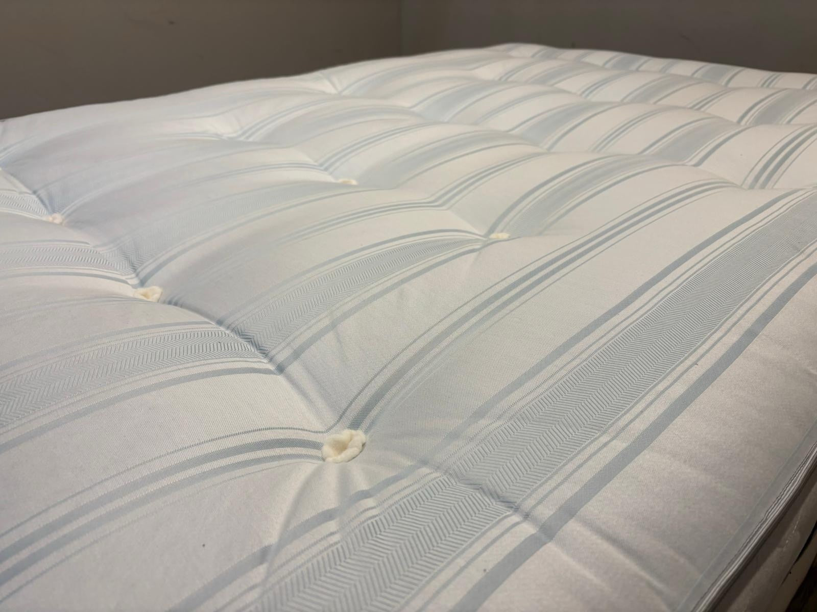 Sealy Redcliffe Backcare Extra Firm Mattress, 4FT 6 Double - RRP £999 - Home Furniture Interiors