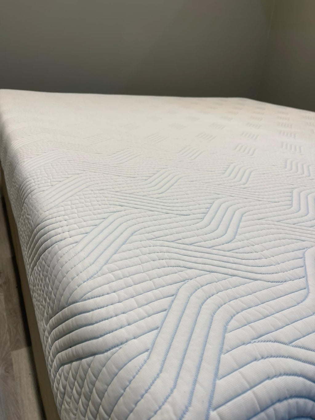 TEMPUR Pro Plus Smartcool Medium 6FT Superking Mattress - RRP £2795 - Home Furniture Interiors