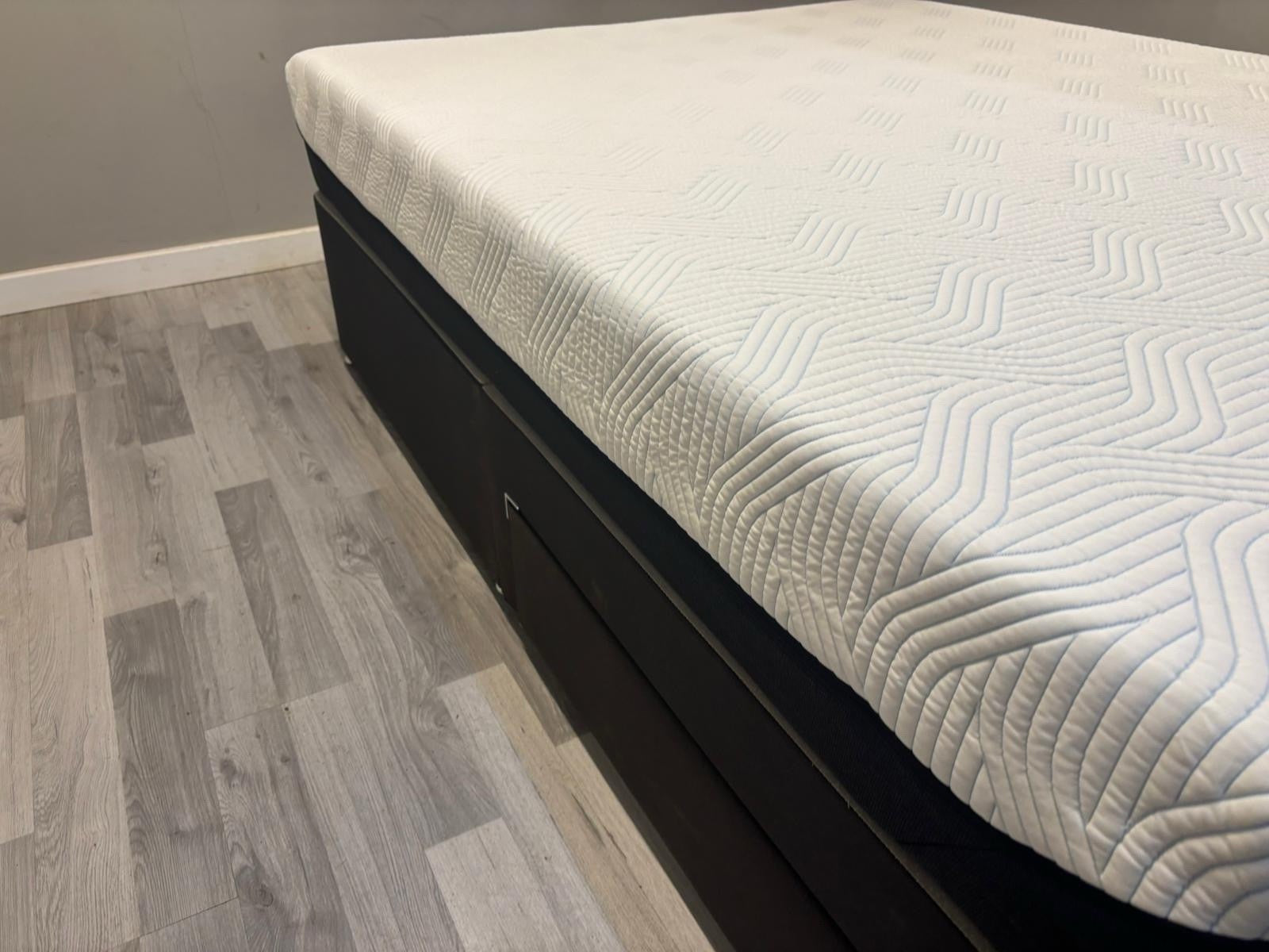 TEMPUR Pro Plus SmartCool Medium 4FT 6 Double Mattress RRP £2499 A - Home Furniture Interiors