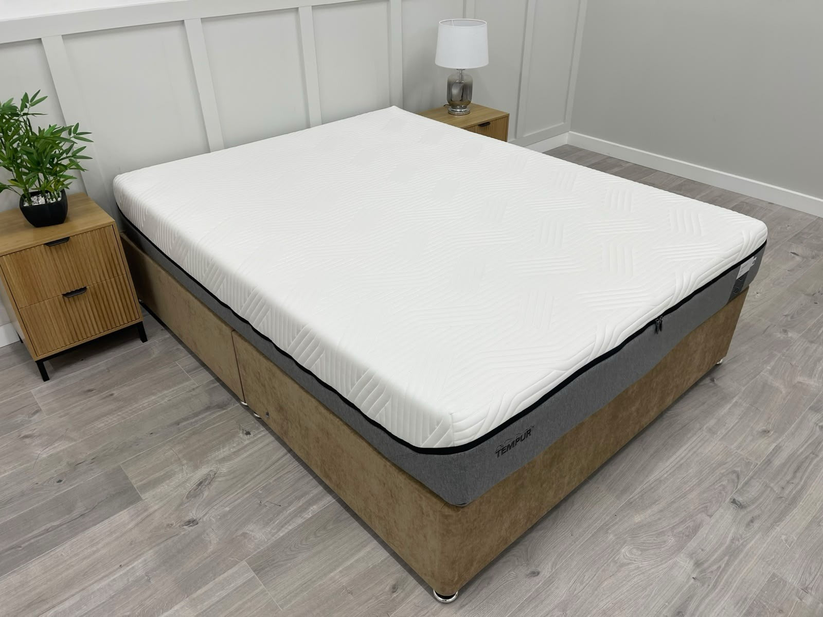 Tempur Firm Elite Black 5FT Kingsize Mattress RRP £2195 A