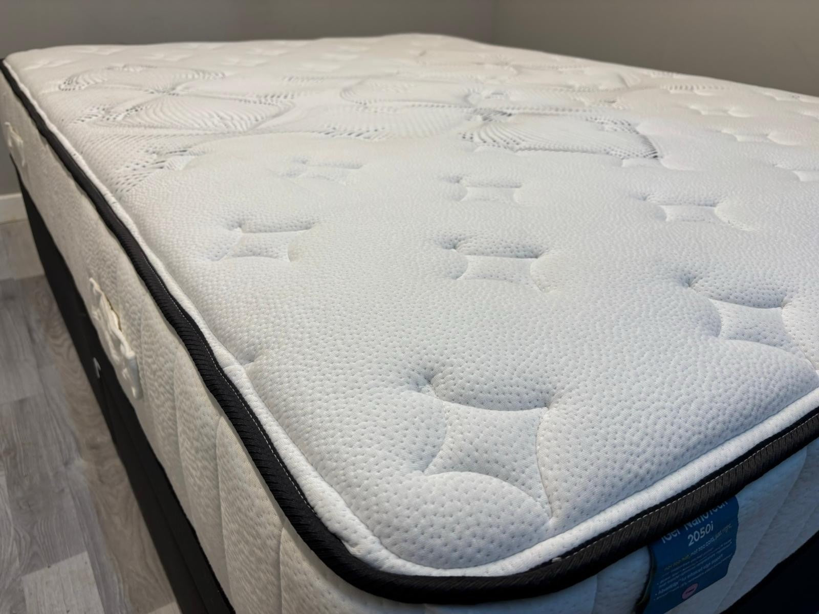 IGEL 2050i Nanotech 6FT Superking Mattress - RRP £1199 Firm