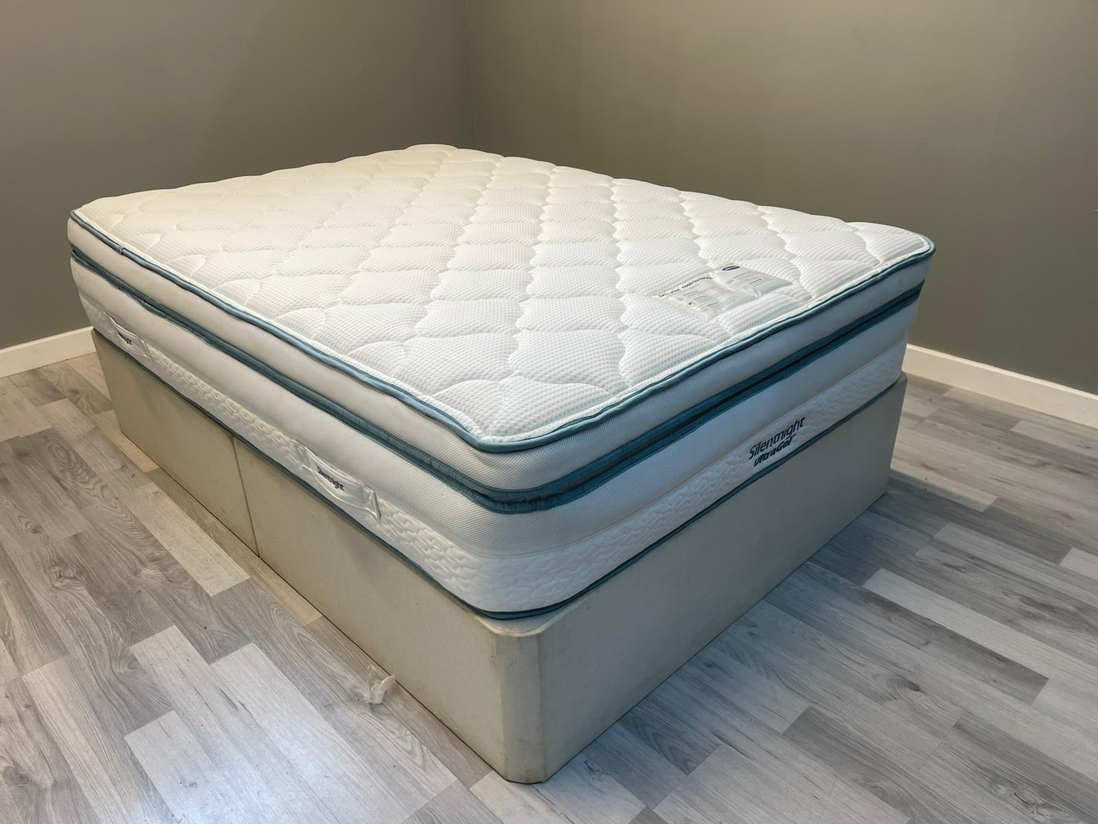 Silentnight 3000 Ultragel Cool To Touch Boxtop Mattress 4FT 6 Double RRP £1099 - Home Furniture Interiors