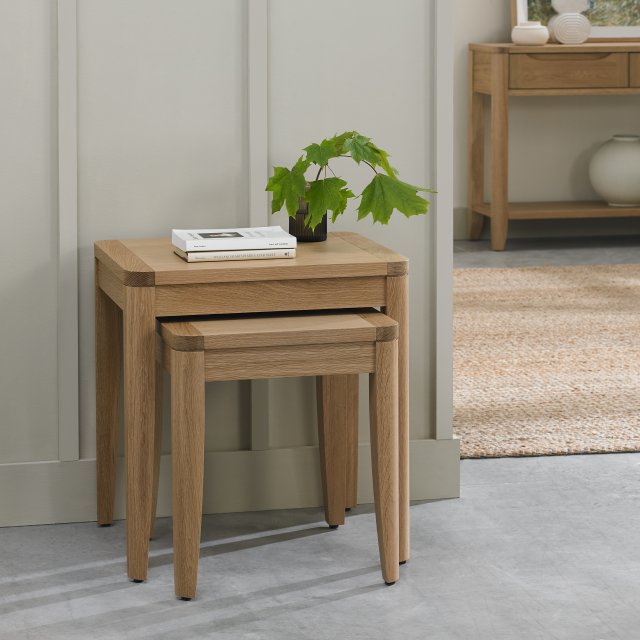 Oak Nest of 2 Lamp Tables