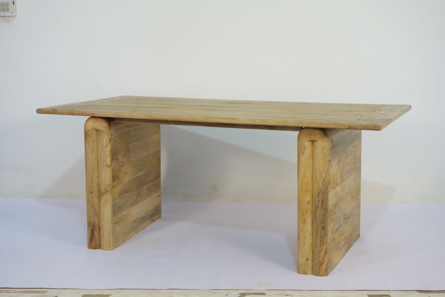 Traditional Mango Wood Rectangular 6 Seater Dining Table with Solid Block Legs