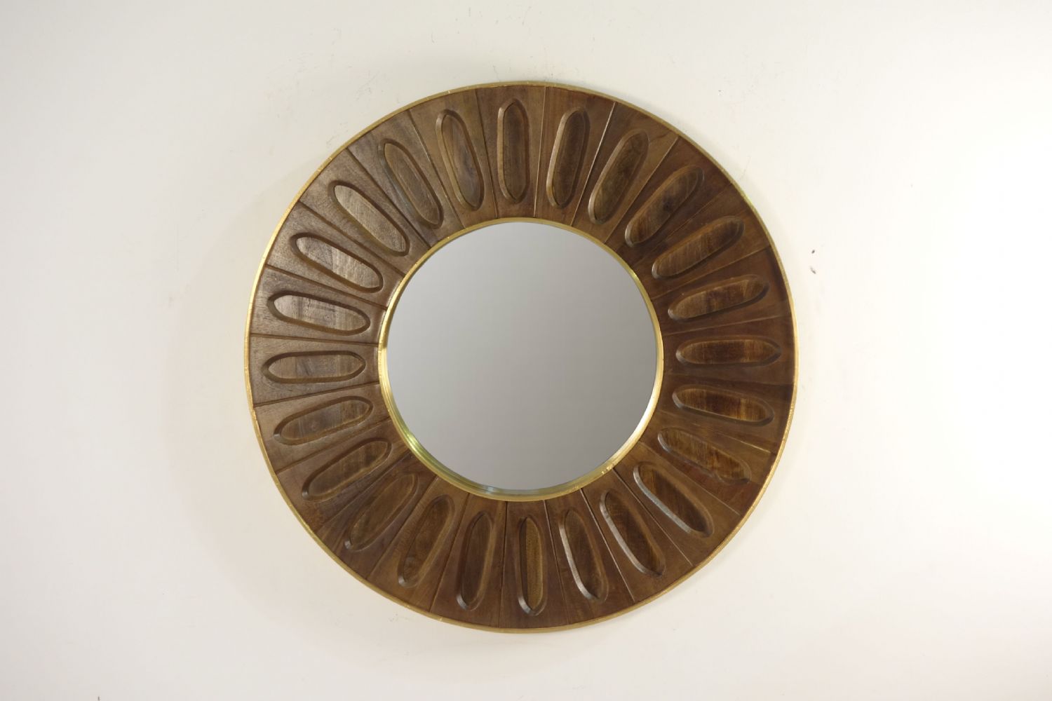 Bronze Wooden Carved Oval Tile Design Round Mirror with Brass Edge