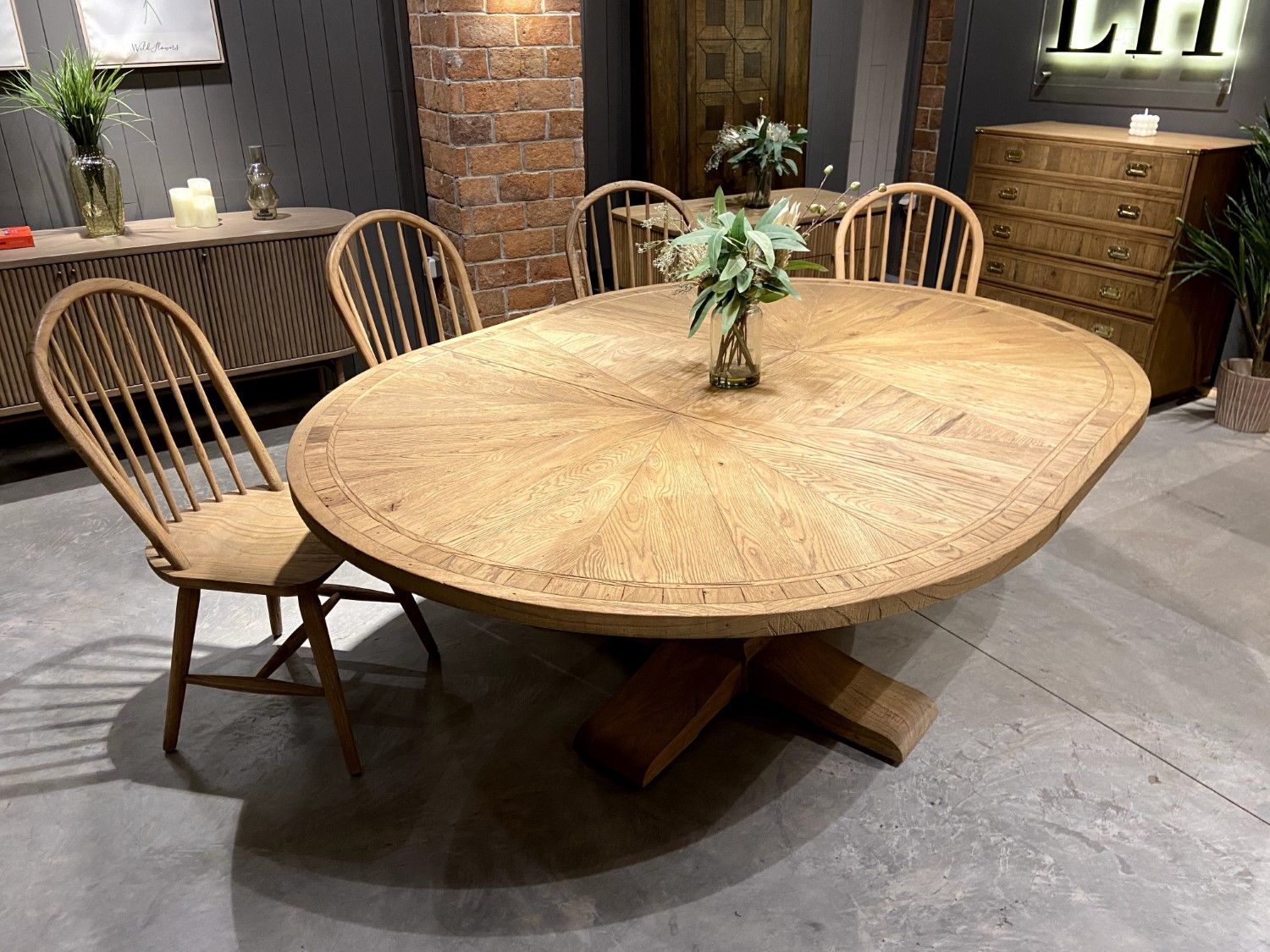 Traditional Oak Round 150 to 200cm Extending Dining Table - Home Furniture Interiors