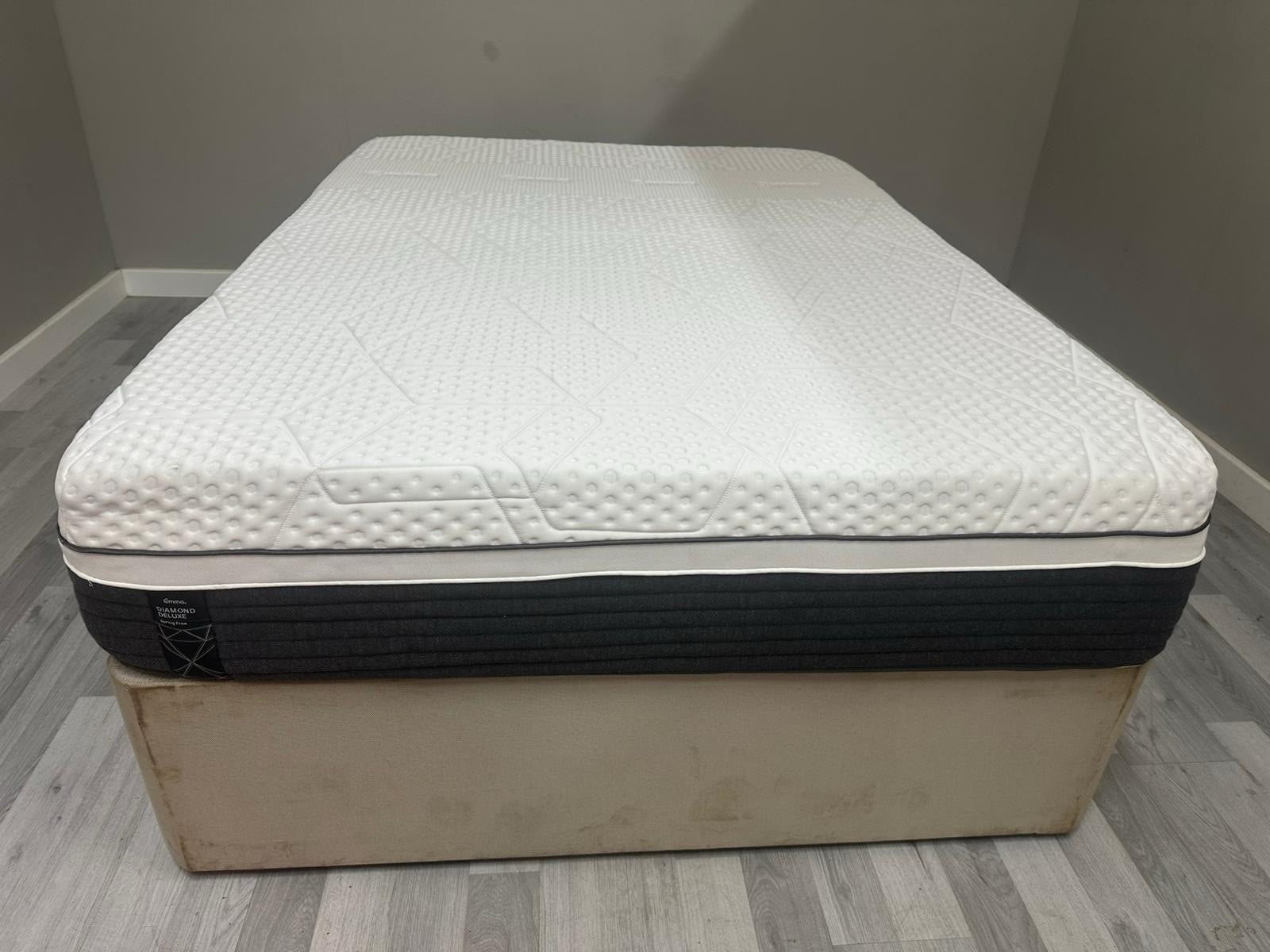 Emma Mattress Helix Hybrid Deluxe 5FT Kingsize RRP £1529 - Best Price B