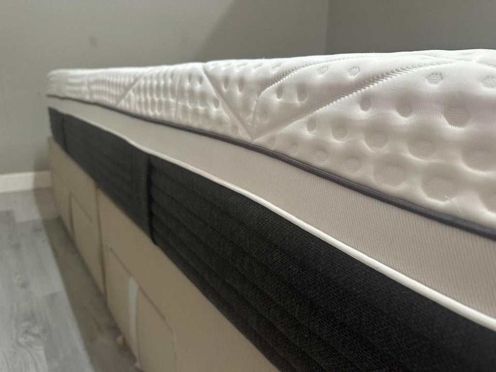 Emma Mattress Helix Hybrid Deluxe 5FT Kingsize RRP £1529 - Best Price B