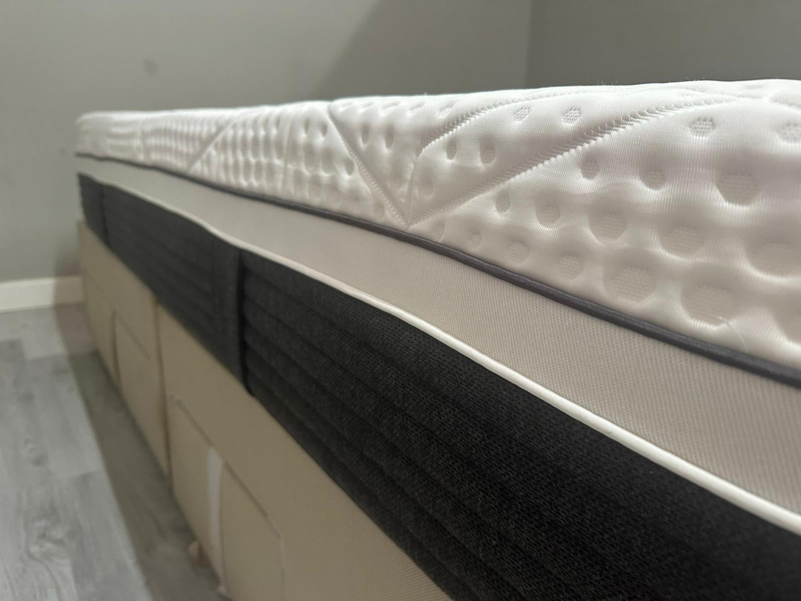 Emma Mattress Helix Hybrid Deluxe 5FT Kingsize RRP £1529 - Best Price B