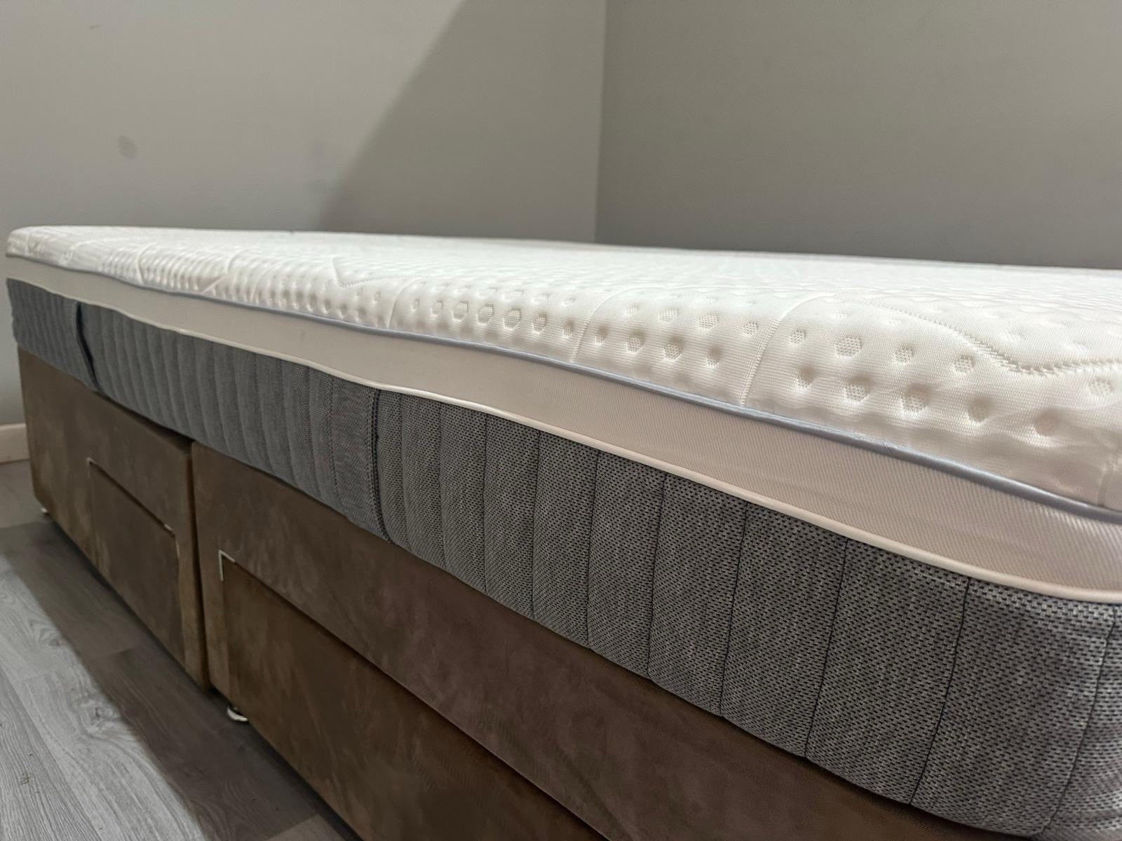 Emma Smart Deluxe Hybrid Mattress 5FT Kingsize RRP £1399