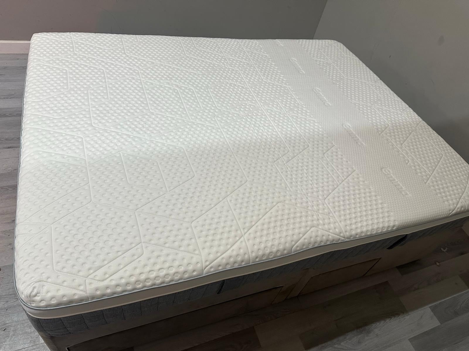 Emma Smart Deluxe Hybrid Mattress 5FT Kingsize RRP £1399