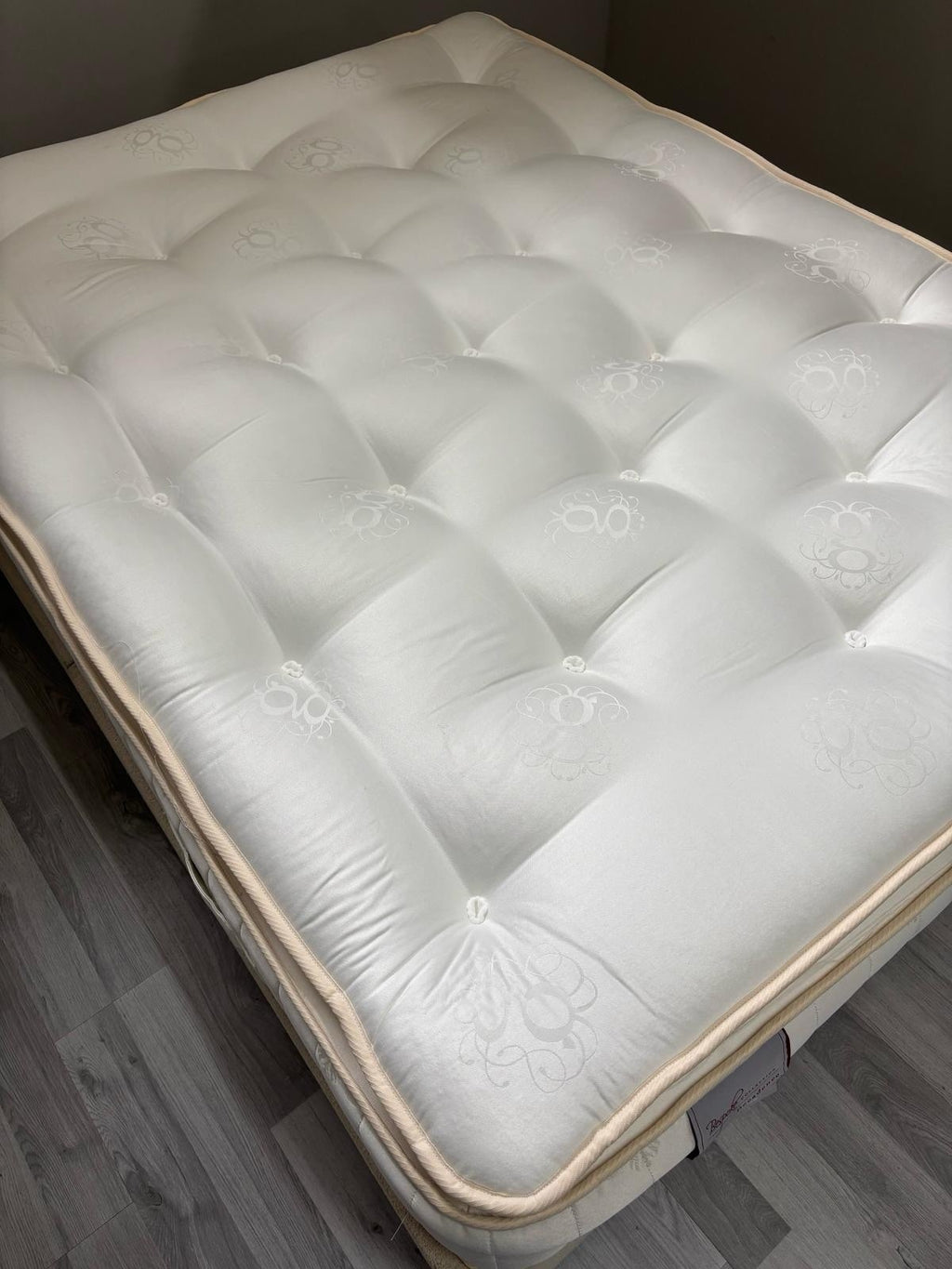 Bespoke Decadence 5ft Kingsize Mattress - RRP £1699 - Best Price Online B - Home Furniture Interiors