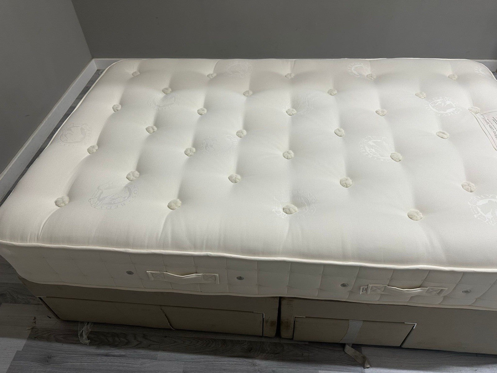 Hypnos Witney Latex Supreme Mattress Small Double 120x190cm Mattress RRP £2418 B - Home Furniture Interiors