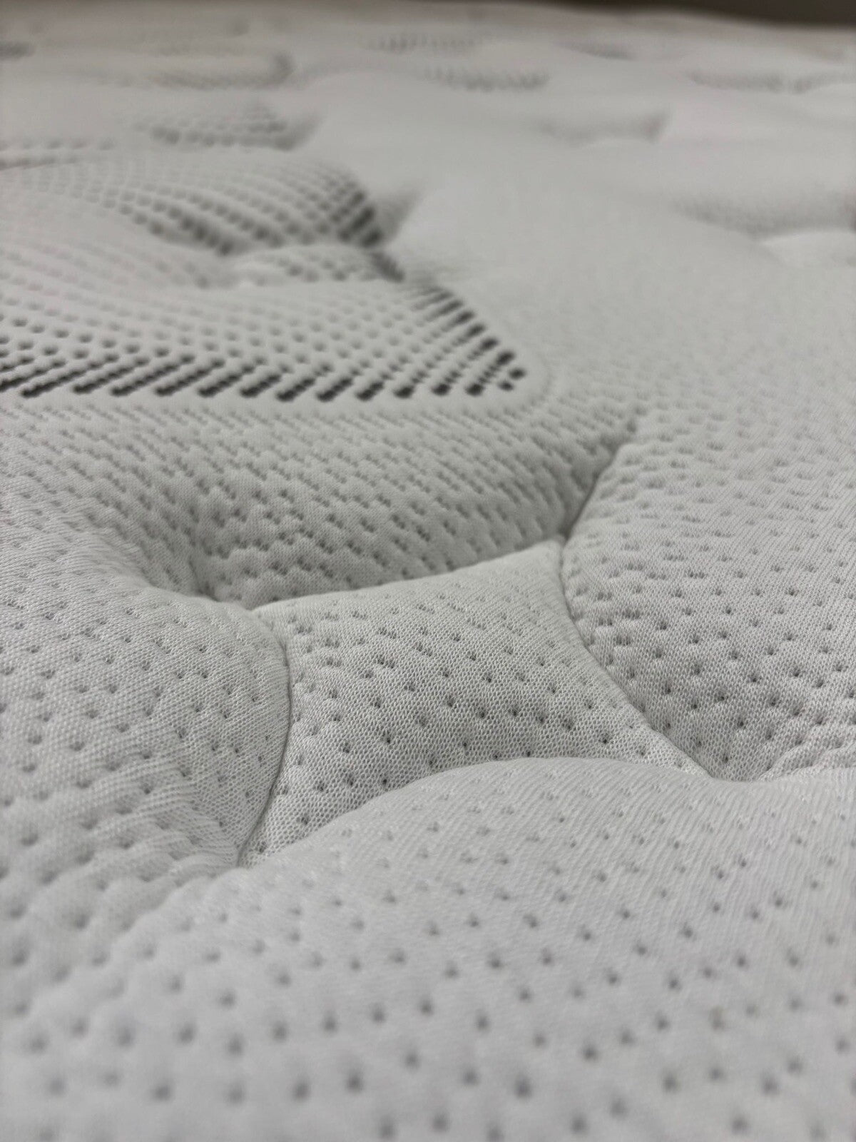 IGEL 3500i Nanotech 6FT SuperKing Plushtop Mattress RRP £2,099