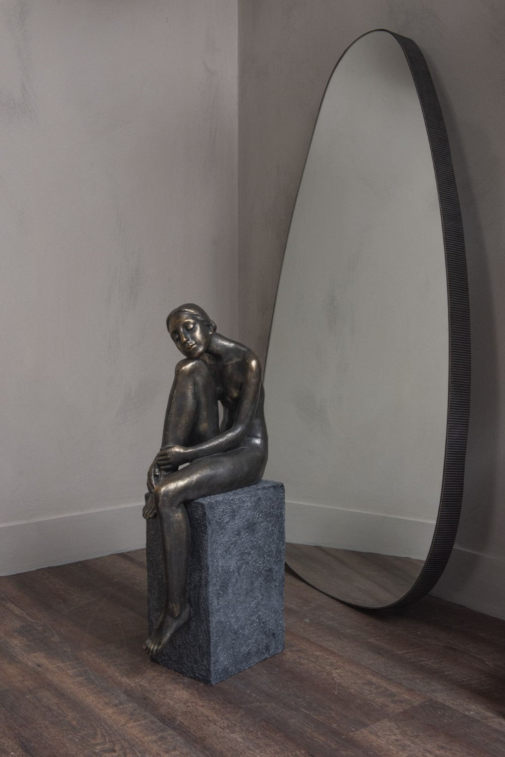 Bronze Resin Thinking Lady Sitting Sculpture