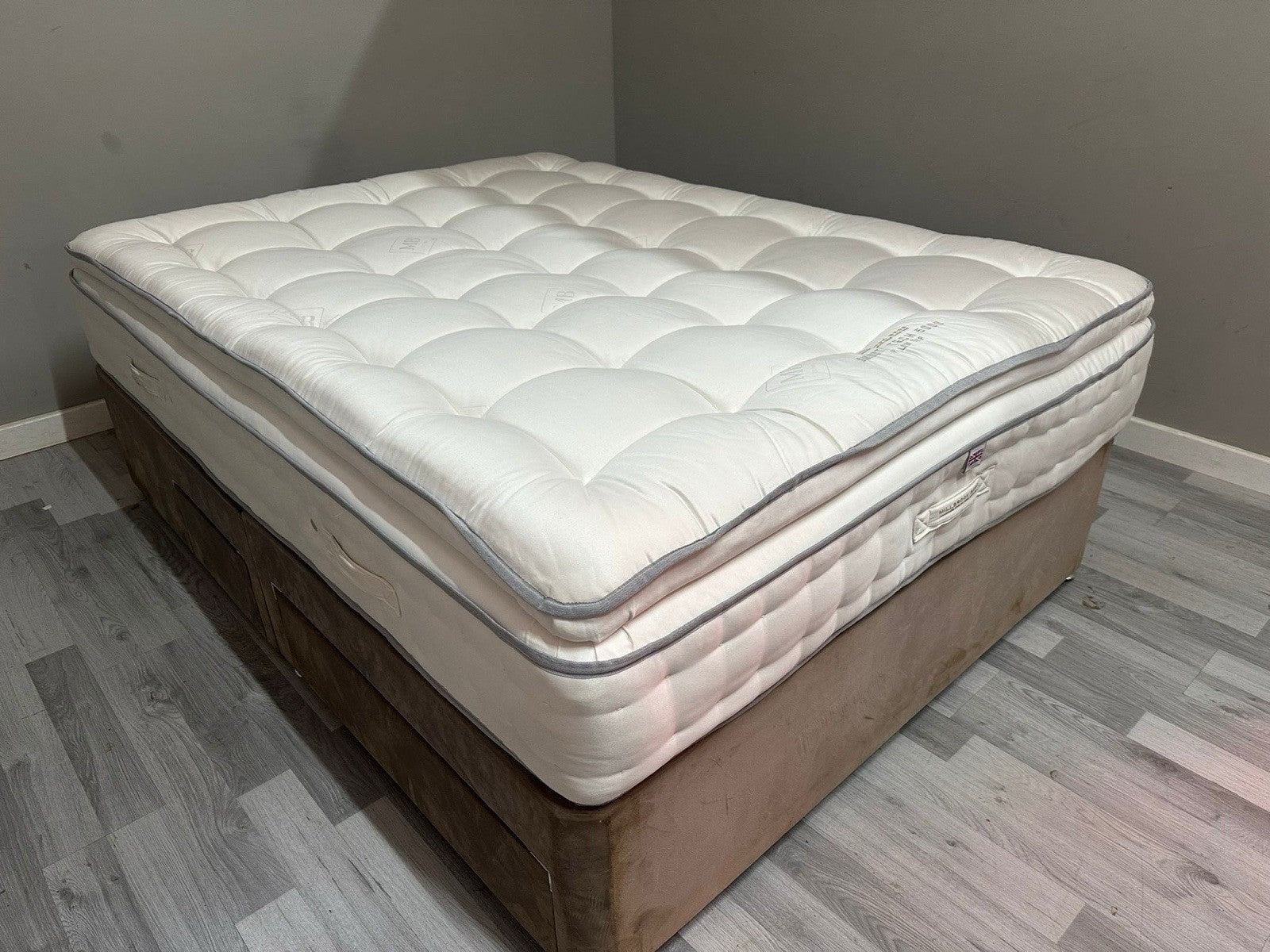 Millbrook Smooth Tech 5000 Pocket Pillow Top Mattress 5FT Kingsize RRP £1769