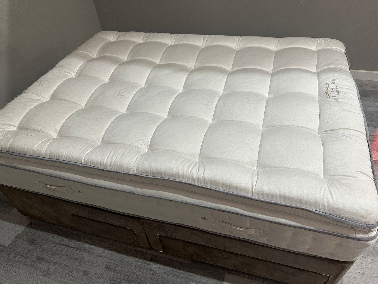 Millbrook Smooth Tech 5000 Pocket Pillow Top Mattress 5FT Kingsize RRP £1769