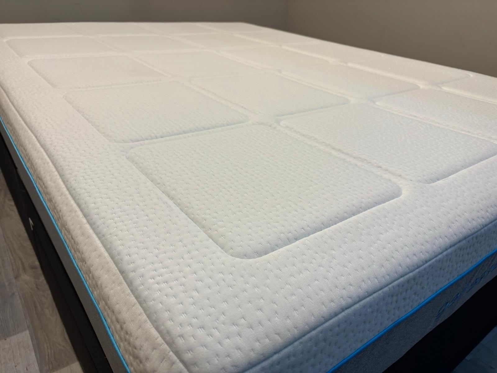 Nectar Gel Essence Comfort Mattress Medium 5FT RRP £899 - Home Furniture Interiors