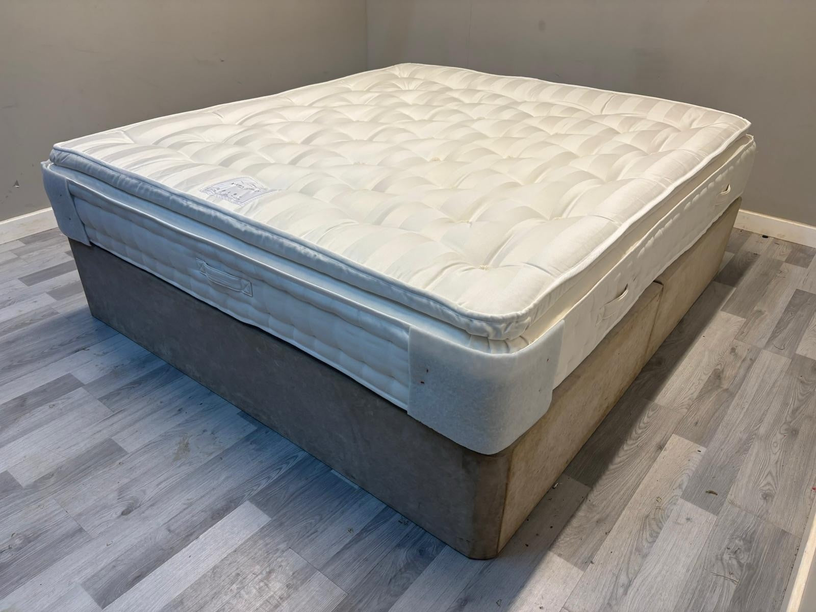 Laura Ashley White Emsworth 2500 Pocket Sprung Medium Mattress 6FT Superking - Home Furniture Interiors