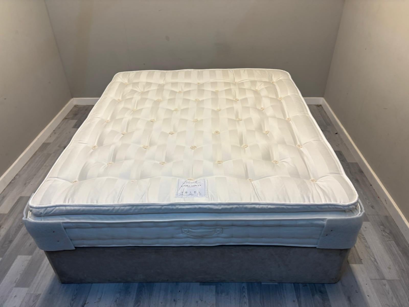 Laura Ashley White Emsworth 2500 Pocket Sprung Medium Mattress 6FT Superking - Home Furniture Interiors