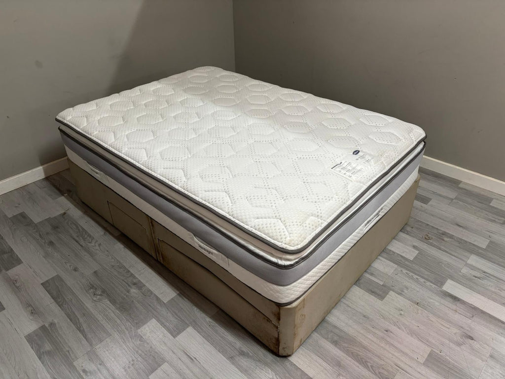 Silentnight 2000 Memory Cool Pillow Top Medium 4FT 6 Double Mattress RRP £799