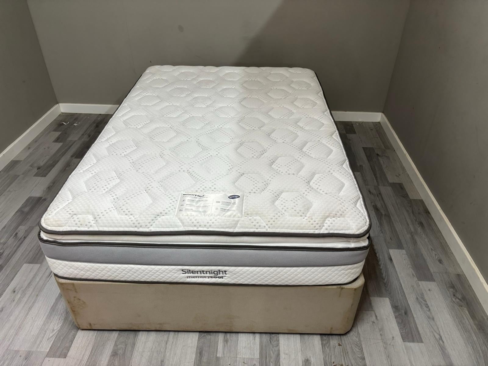 Silentnight 2000 Memory Cool Pillow Top Medium 4FT 6 Double Mattress RRP £799
