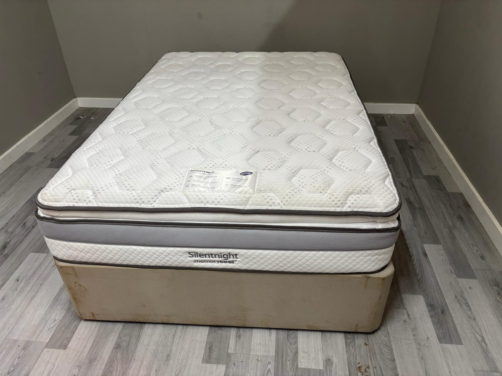 Silentnight 2000 Memory Cool Pillow Top Medium 4FT 6 Double Mattress RRP £799