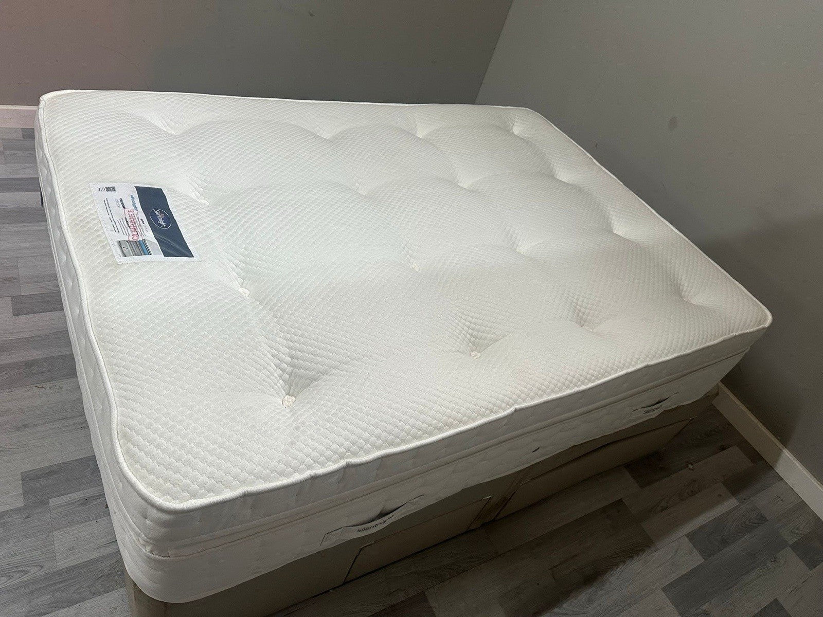 Silentnight Astral Geltex 3000 Pocket BoxTop 4ft 6 Double Mattress RRP £1499 B