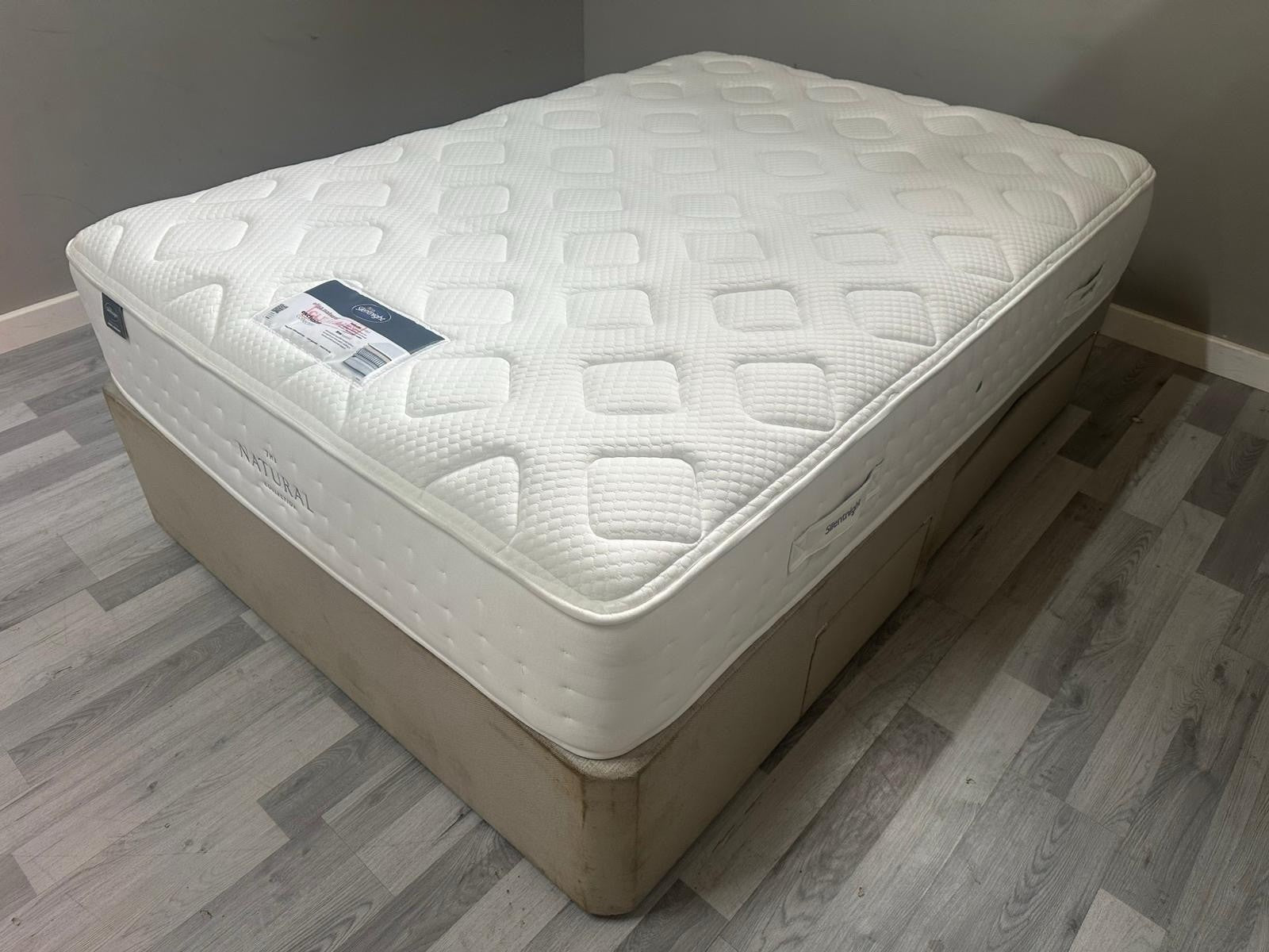Silentnight Elisa Natural 1400 Pocket Firm 4ft 6 Double Mattress - RRP £899 B