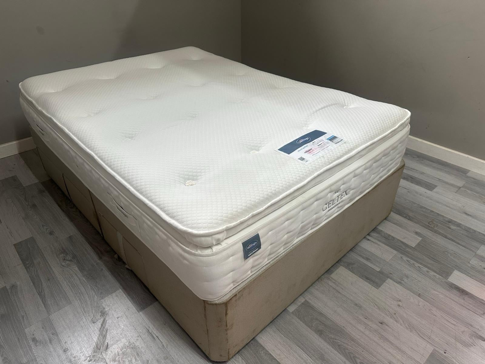 Silentnight Elson Geltex Medium 4ft 6 Double Mattress - RRP £899 B