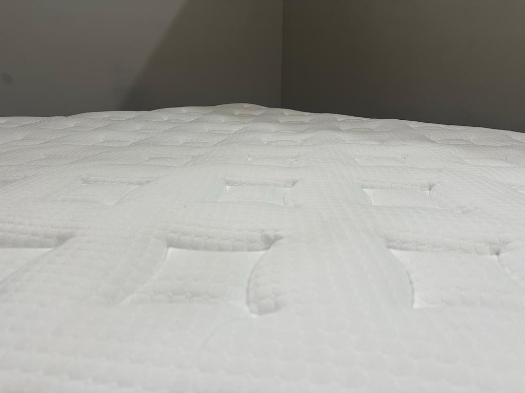 Silentnight Ophelia Geltex 1000 Medium 4FT 6 Double Mattress - RRP £1299 B