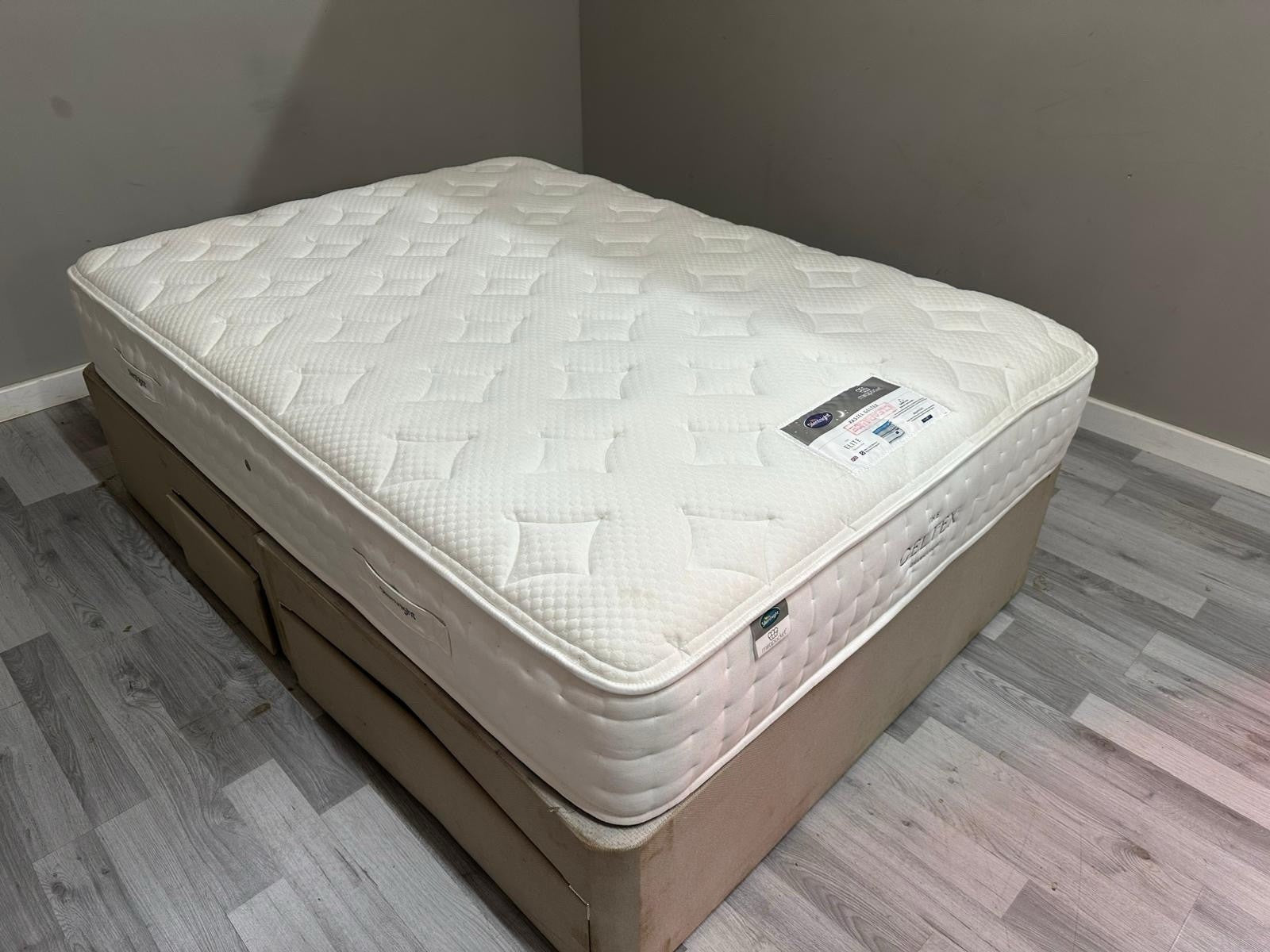 Silentnight Pastel Geltex 4FT 6 Double Mattress RRP £1299 B