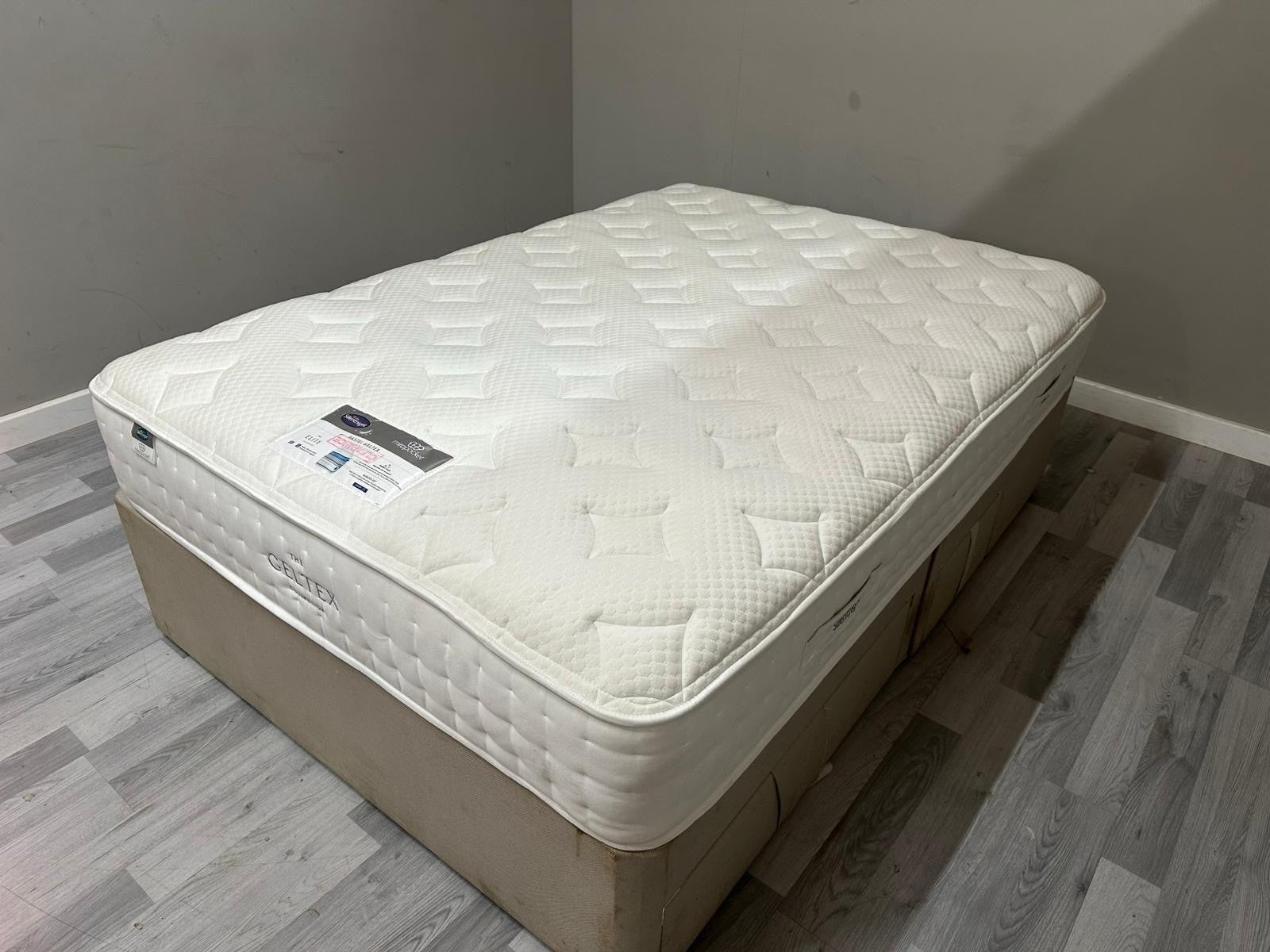 Silentnight Pastel Geltex 4FT 6 Double Mattress RRP £1299 B