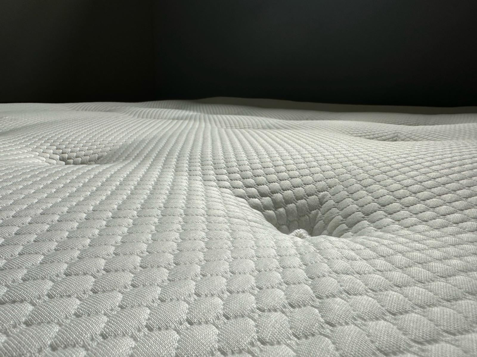 Silentnight Pocket Geltex 3000 Ultra BoxTop 4FT 6 Double Mattress - RRP £1599