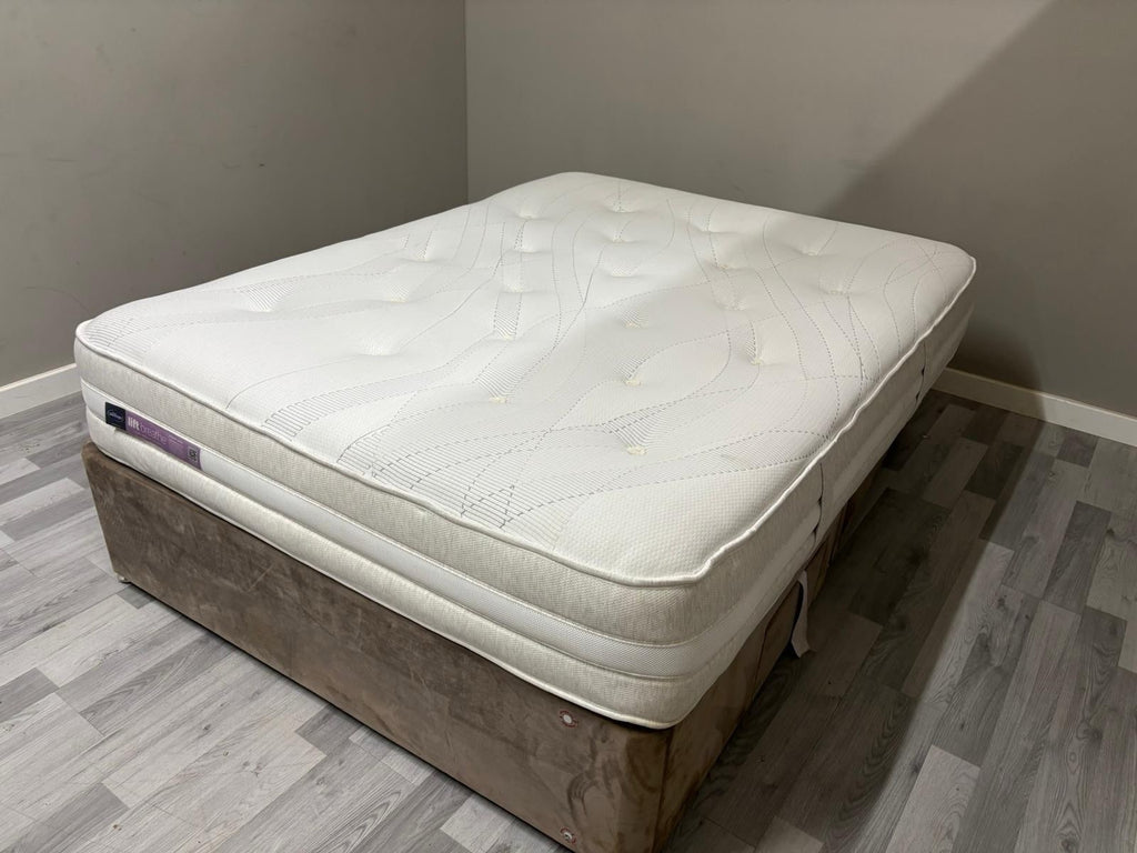 Silentnight Lift Breathe 1600 Pocket Mattress Kingsize 5FT RRP £1199 B - Home Furniture Interiors