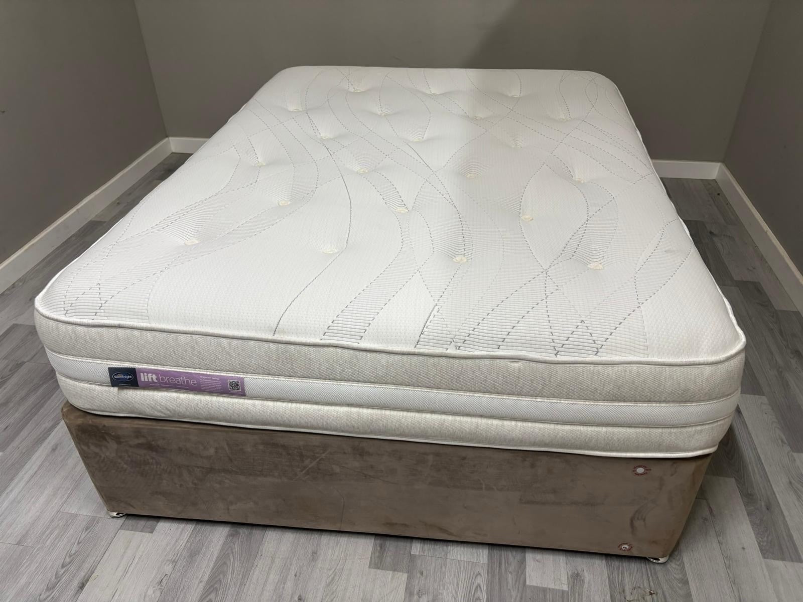 Silentnight Lift Breathe 1600 Pocket Mattress Kingsize 5FT RRP £1199 B - Home Furniture Interiors