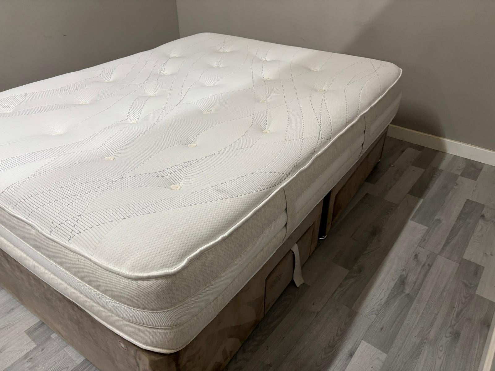 Silentnight Lift Breathe 1600 Pocket Mattress Kingsize 5FT RRP £1199 B - Home Furniture Interiors