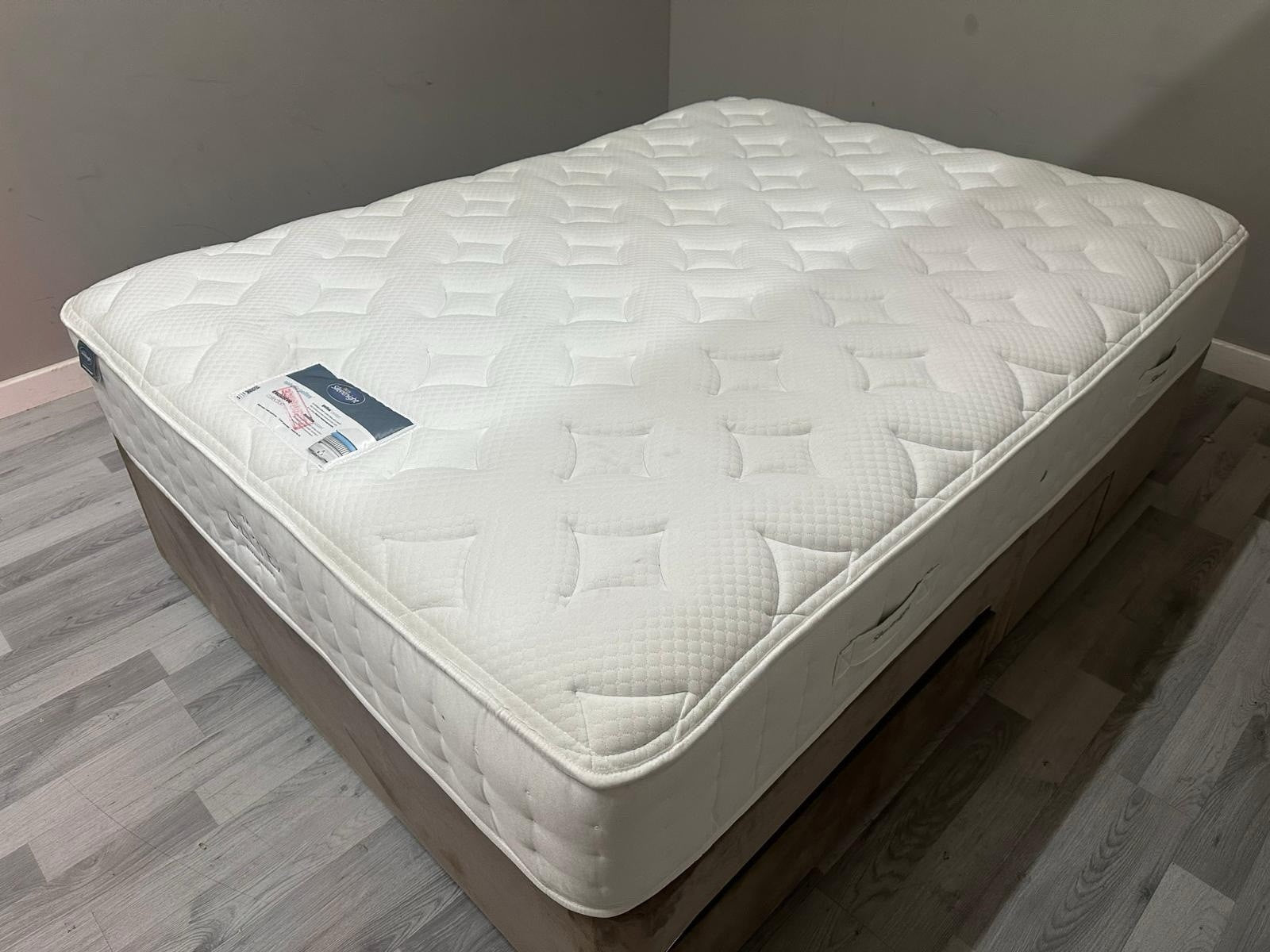 Silentnight Ophelia Geltex 1000 Medium 5ft Kingsize Mattress - RRP £1399 B