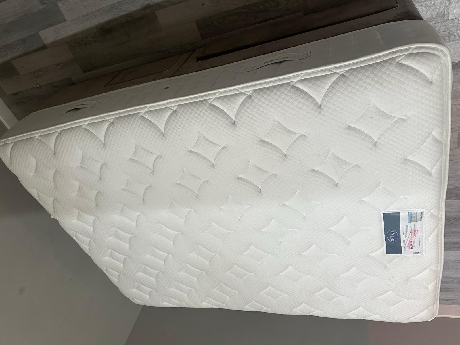 Silentnight Opulence Geltex Medium 5FT Kingsize Mattress - RRP £1299 B