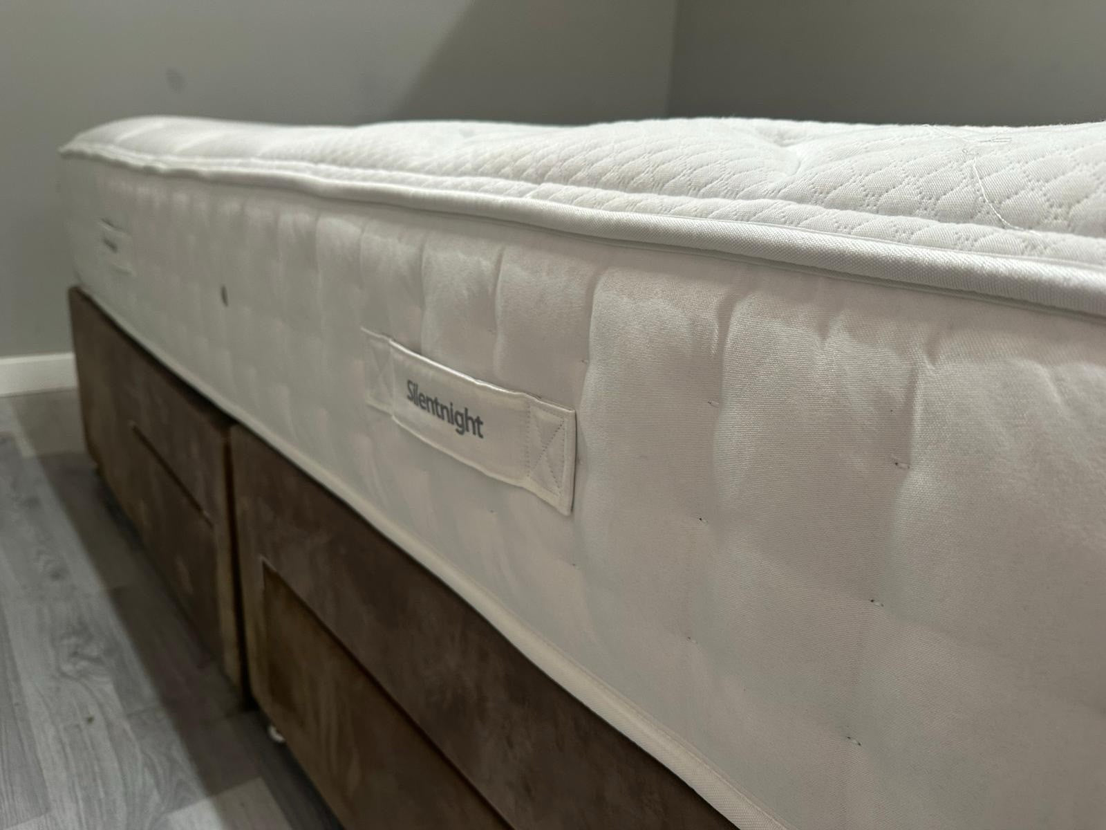 Silentnight Pastel Geltex 1000 Medium 5FT Kingsize Mattress - RRP £1299 B