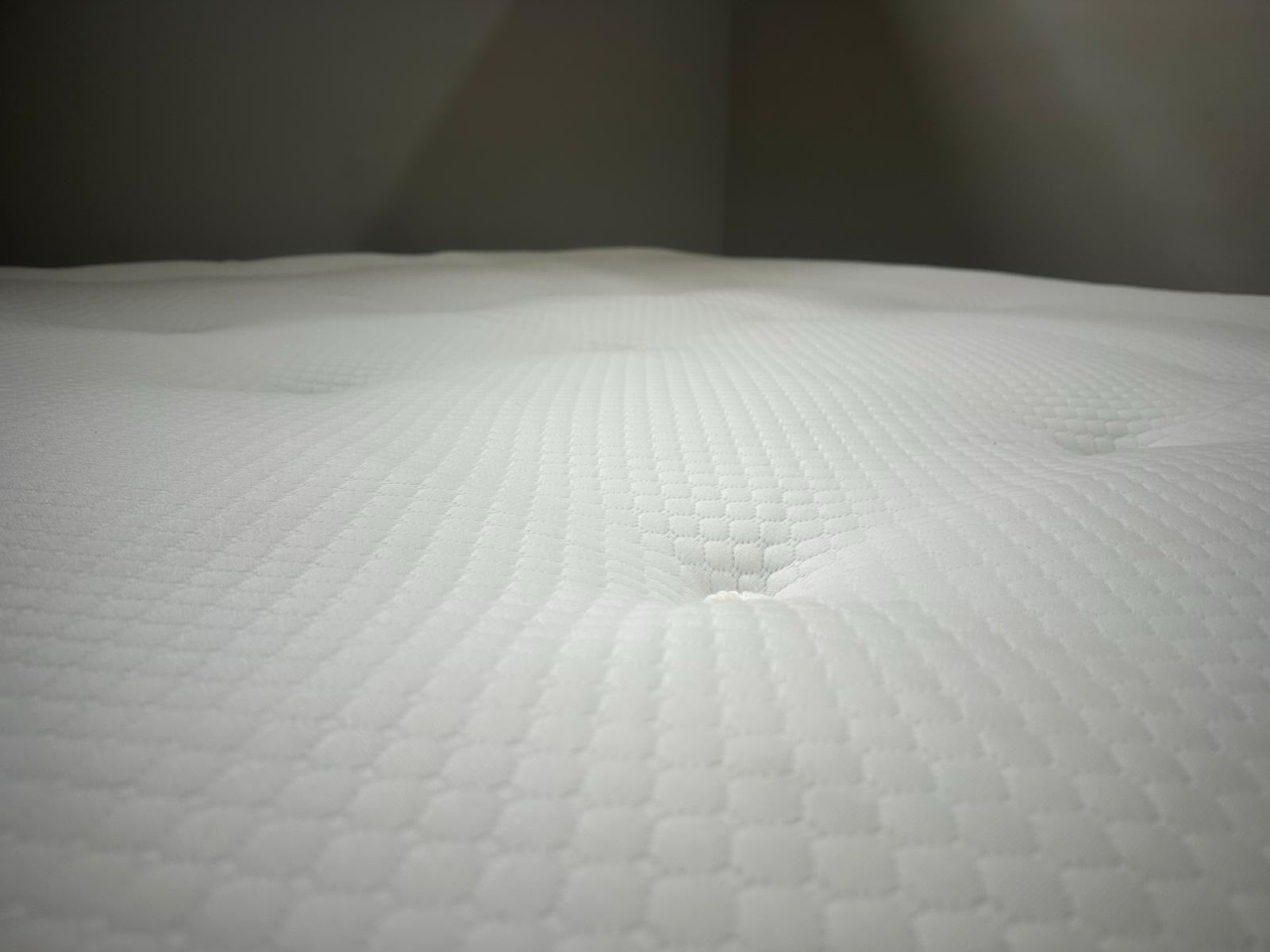 Silentnight Geltex 2000 BoxTop 6FT SuperKing Mattress RRP £1299 - Home Furniture Interiors
