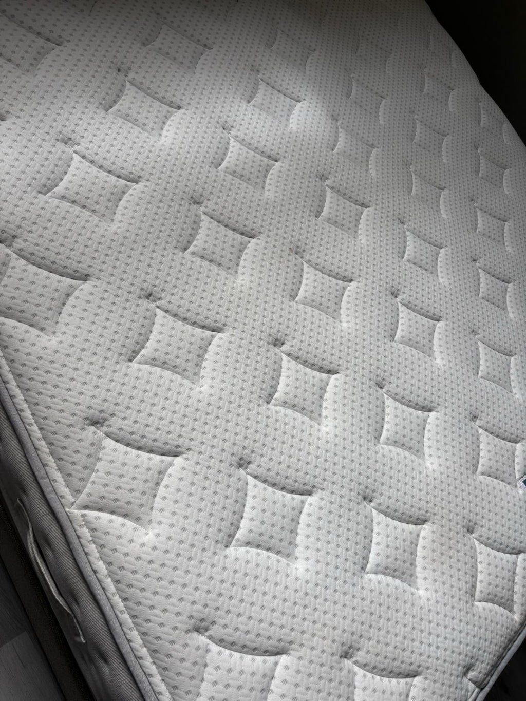 Silentnight Revitalise 1600 Ortho Pocket Mattress, 6FT Super king - RRP £895 - Home Furniture Interiors