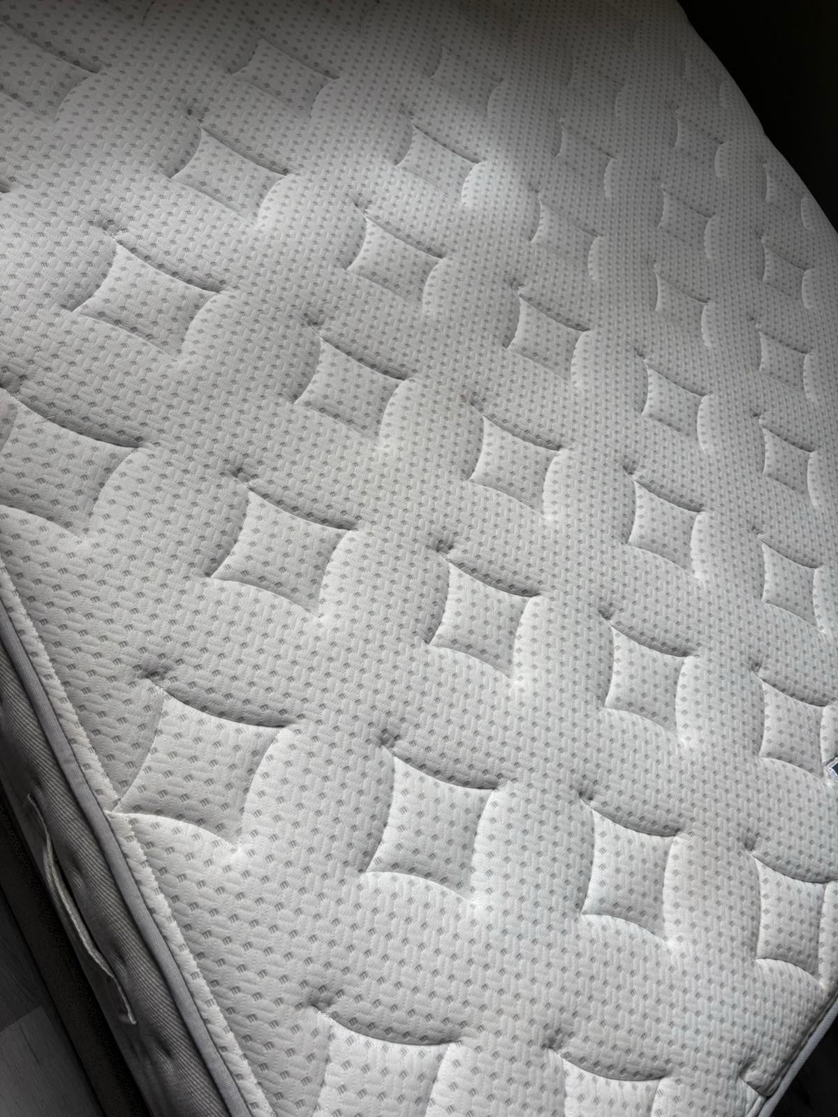 Silentnight Revitalise 1600 Ortho Pocket Mattress, 6FT Super king - RRP £895 - Home Furniture Interiors