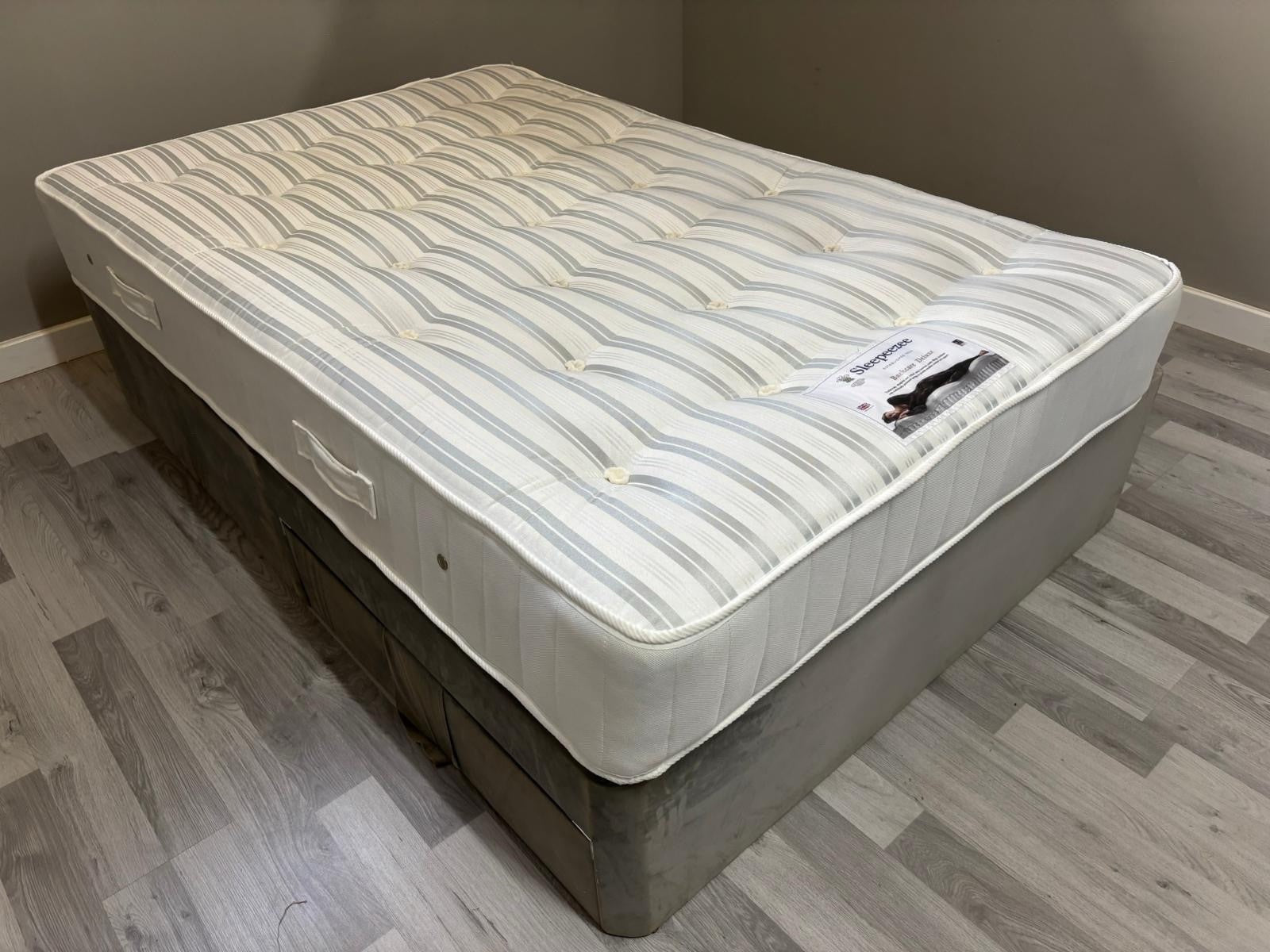 Sleepeezee Backcare Deluxe 4FT Small Double Mattress  - RRP £849 - Home Furniture Interiors