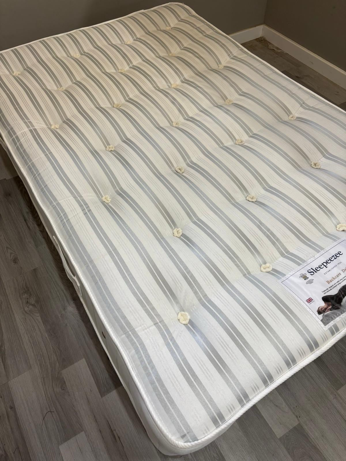 Sleepeezee Backcare Deluxe 4FT Small Double Mattress  - RRP £849 - Home Furniture Interiors